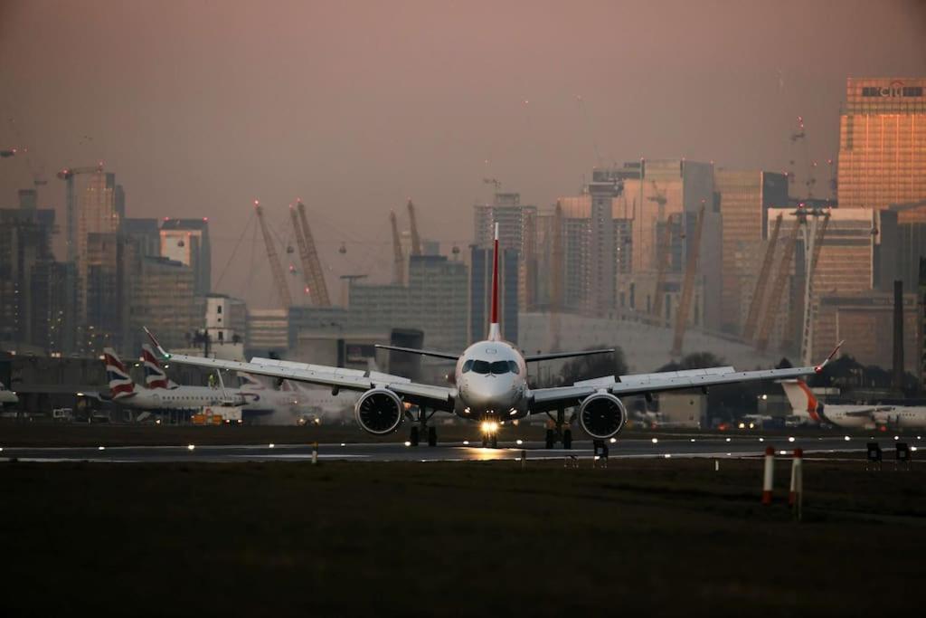 Full Apartment Close To Excel Centre, London City Airport , O2 Arena ภายนอก รูปภาพ